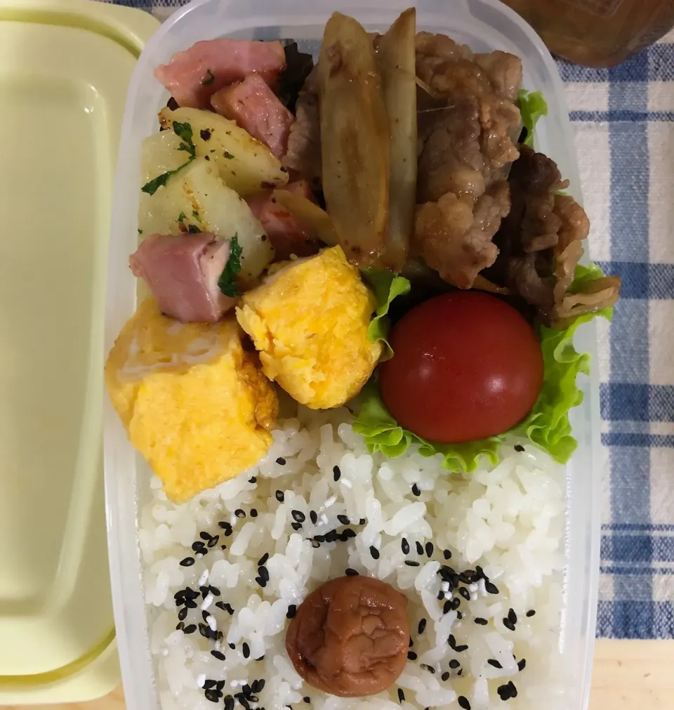 お弁当 #卵焼きは甘くない派 #ジャーマンポテト風  我が家の人気メニュー|눈☃ヌンさん