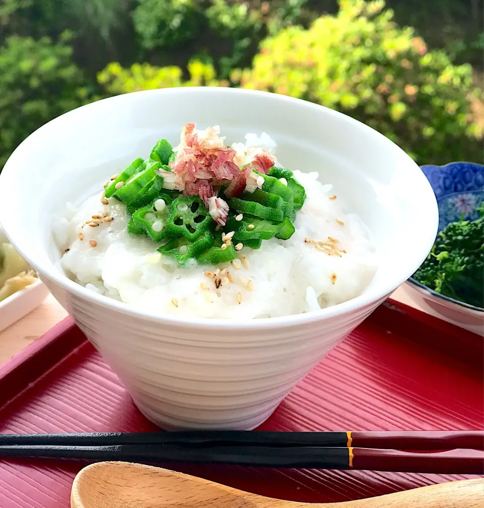 ネバネバトロトロ朝ごはん  ベランダブロッコリーを茹で添え|シュトママさん