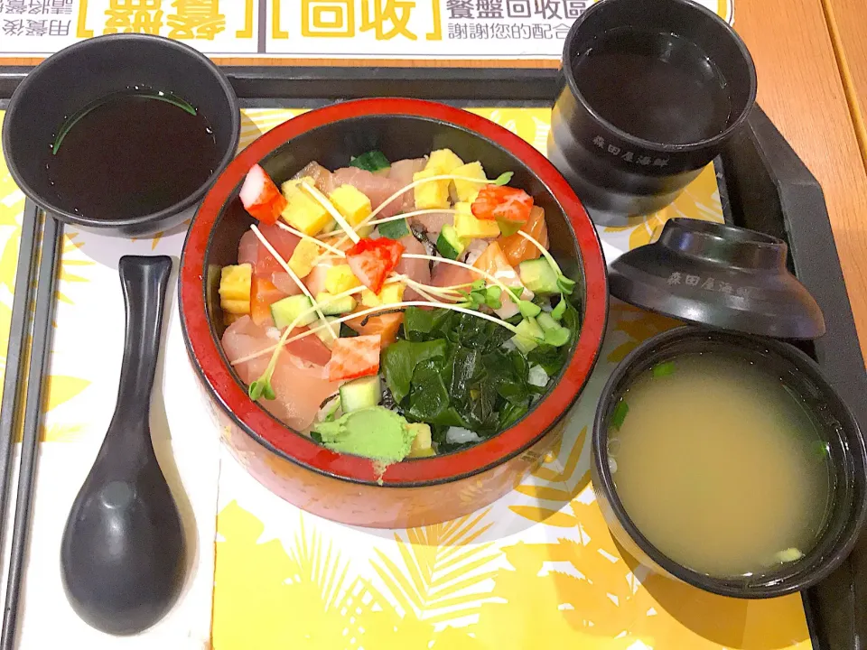 Assorted diced sashimi bowl rice set|Sky Blueさん