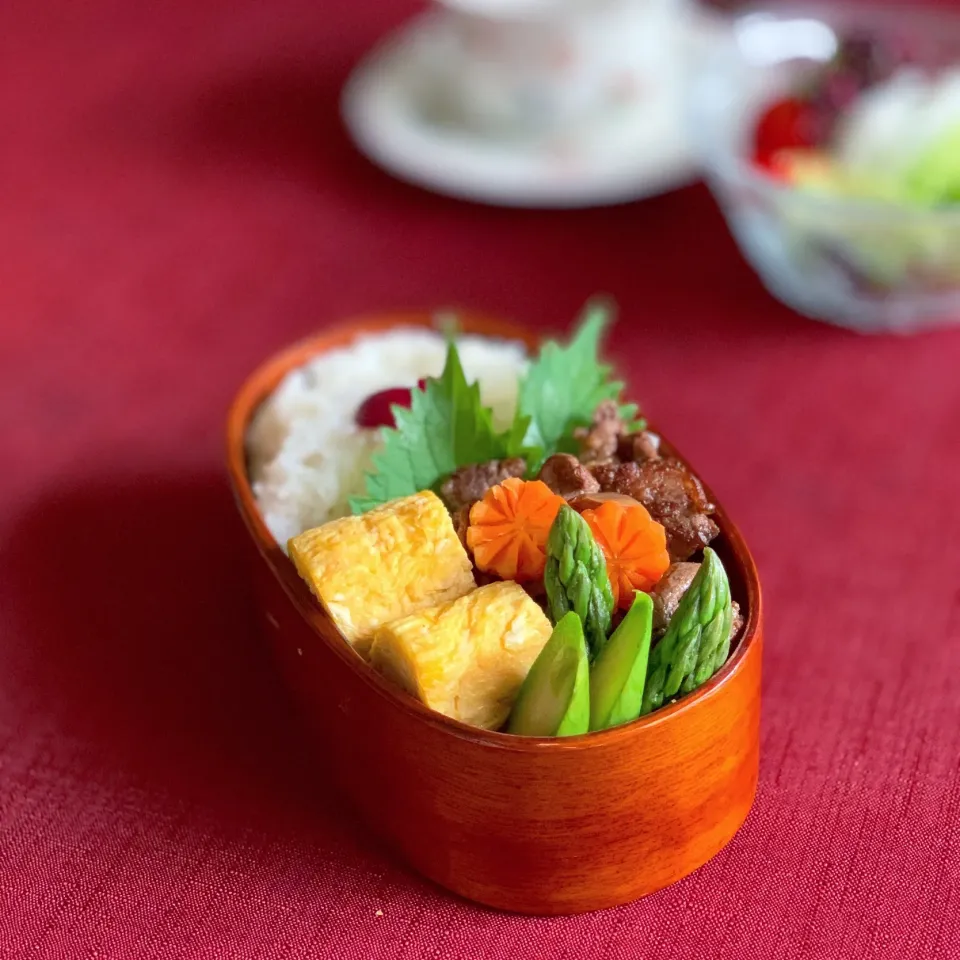 息子の誕生日♪牛肉としめじの甘辛炒め弁当♪|豆子さん