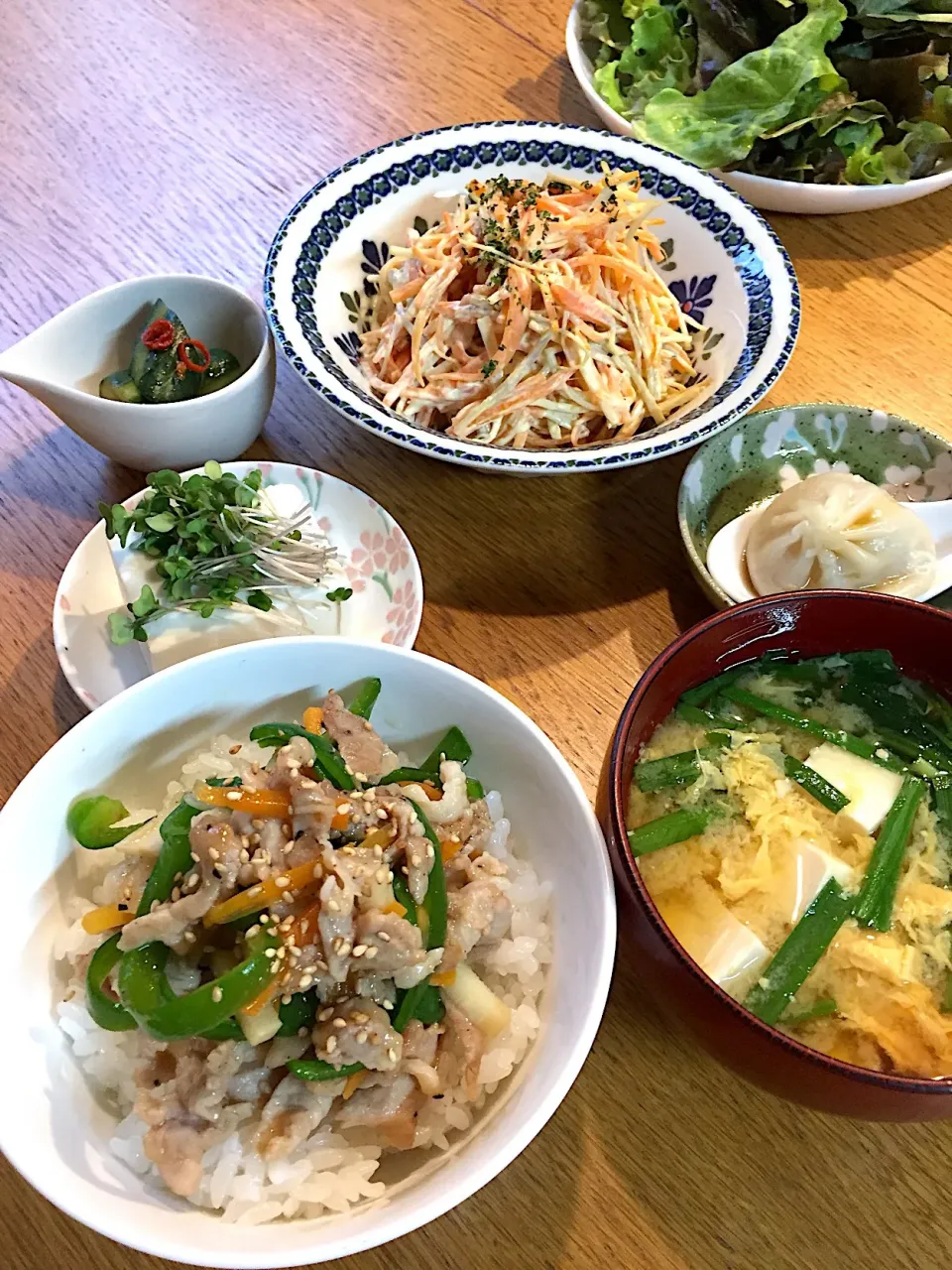 豚コマ青椒肉絲丼|まつださんさん