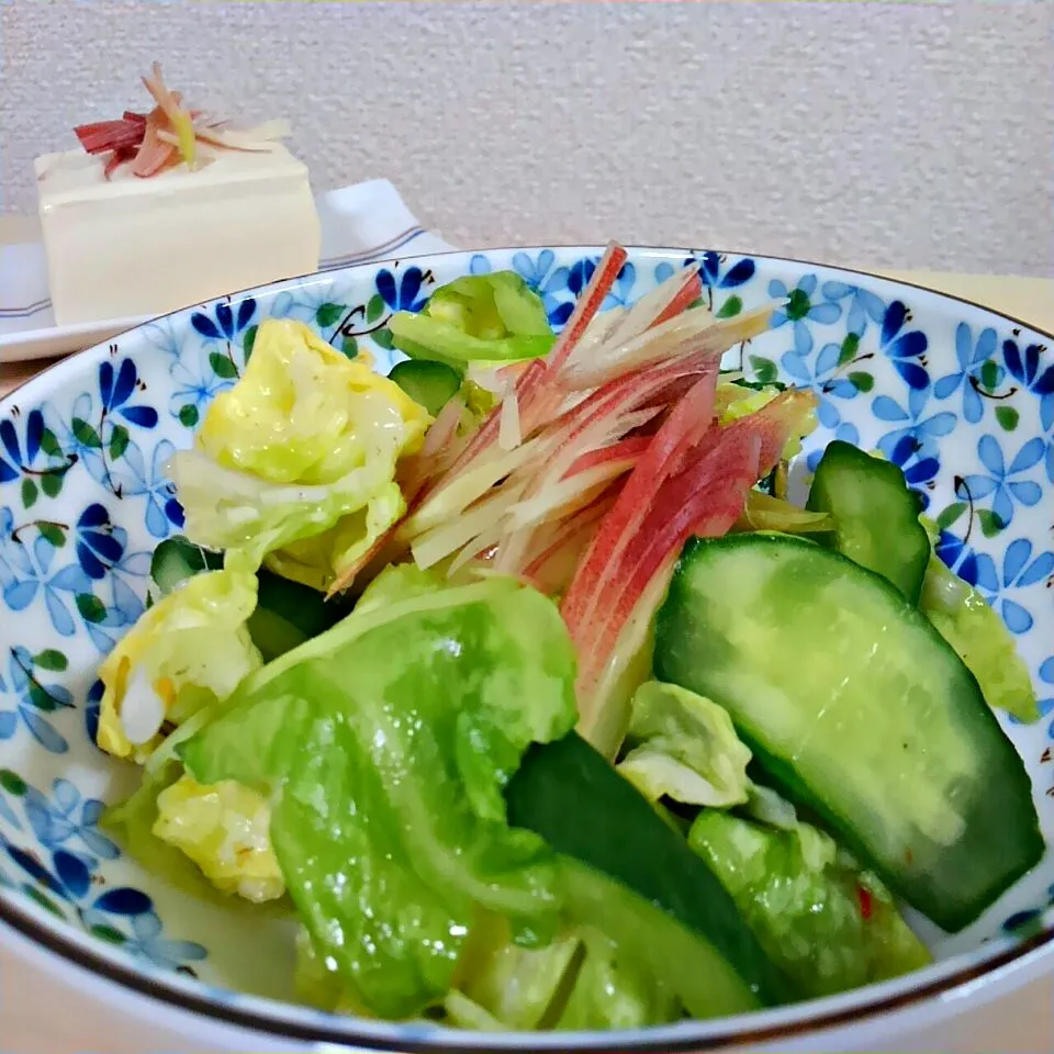 ヨッチャンさんの春キャベツときゅうりのあっさり漬け🥒

茗荷も一緒に今度は漬けよっと♪|みるくここあさん