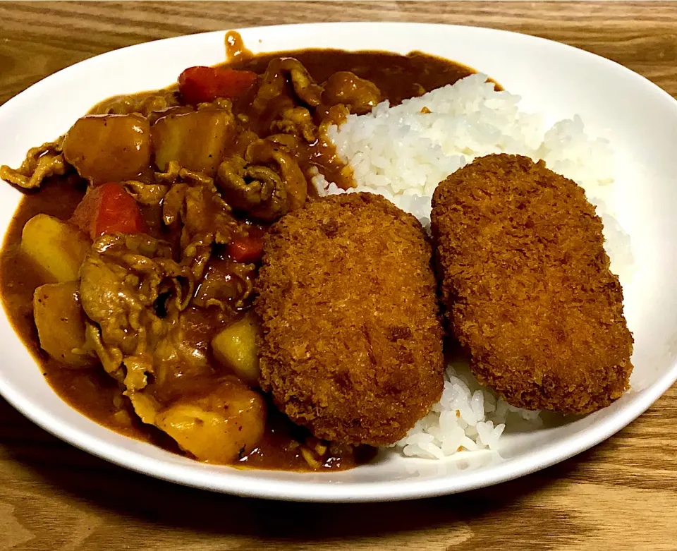 今日の夕食
☆コロッケのせチーズカレーライス|まぁたんさん