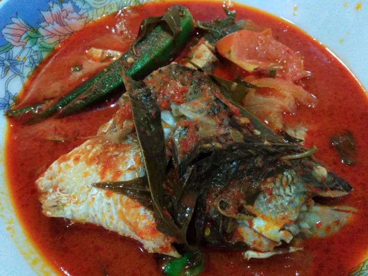 Snapdishの料理写真:Asam pedas ikan siakap|Sitie1さん