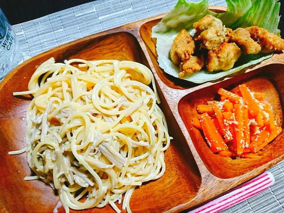 なめたけのクリームパスタ、鶏の磯辺唐揚げ、人参の子和え|サトリさん