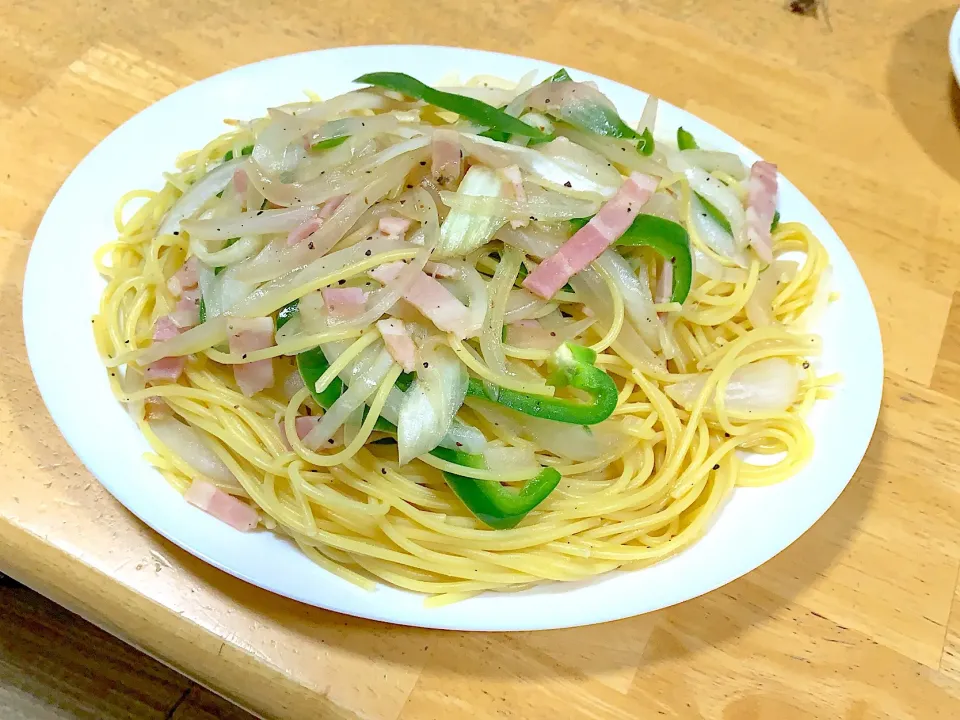 玉ねぎ、ピーマンとベーコンのパスタ🍝|庄司誠吾さん