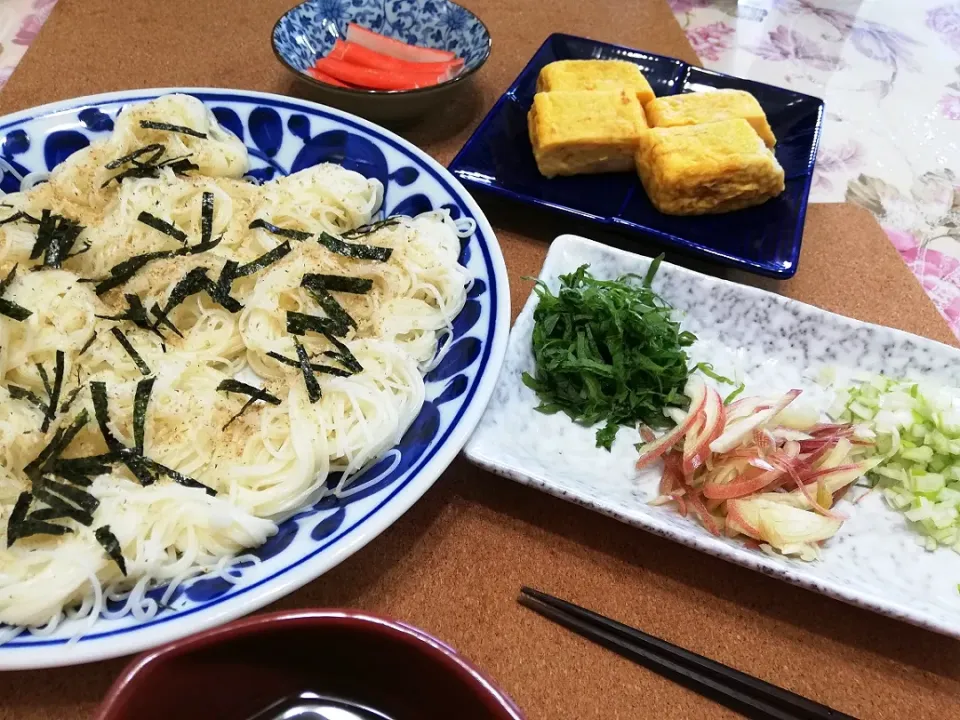 Snapdishの料理写真:令和元年5月19日
揖保乃糸の素麺でランチ🥢|たえさん