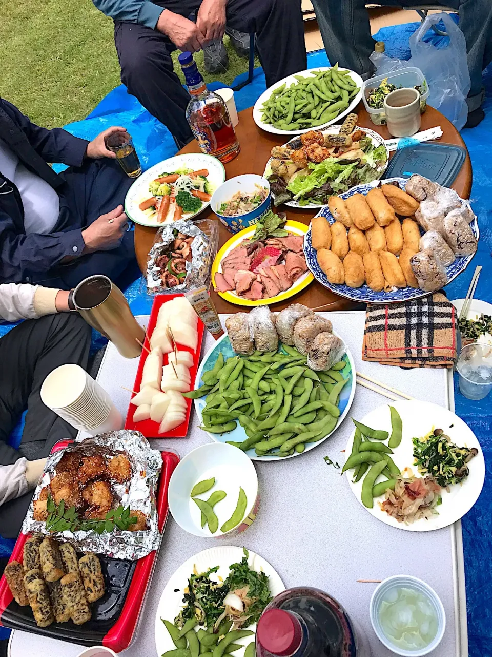 芝生で持ち寄り飲み会|シュトママさん