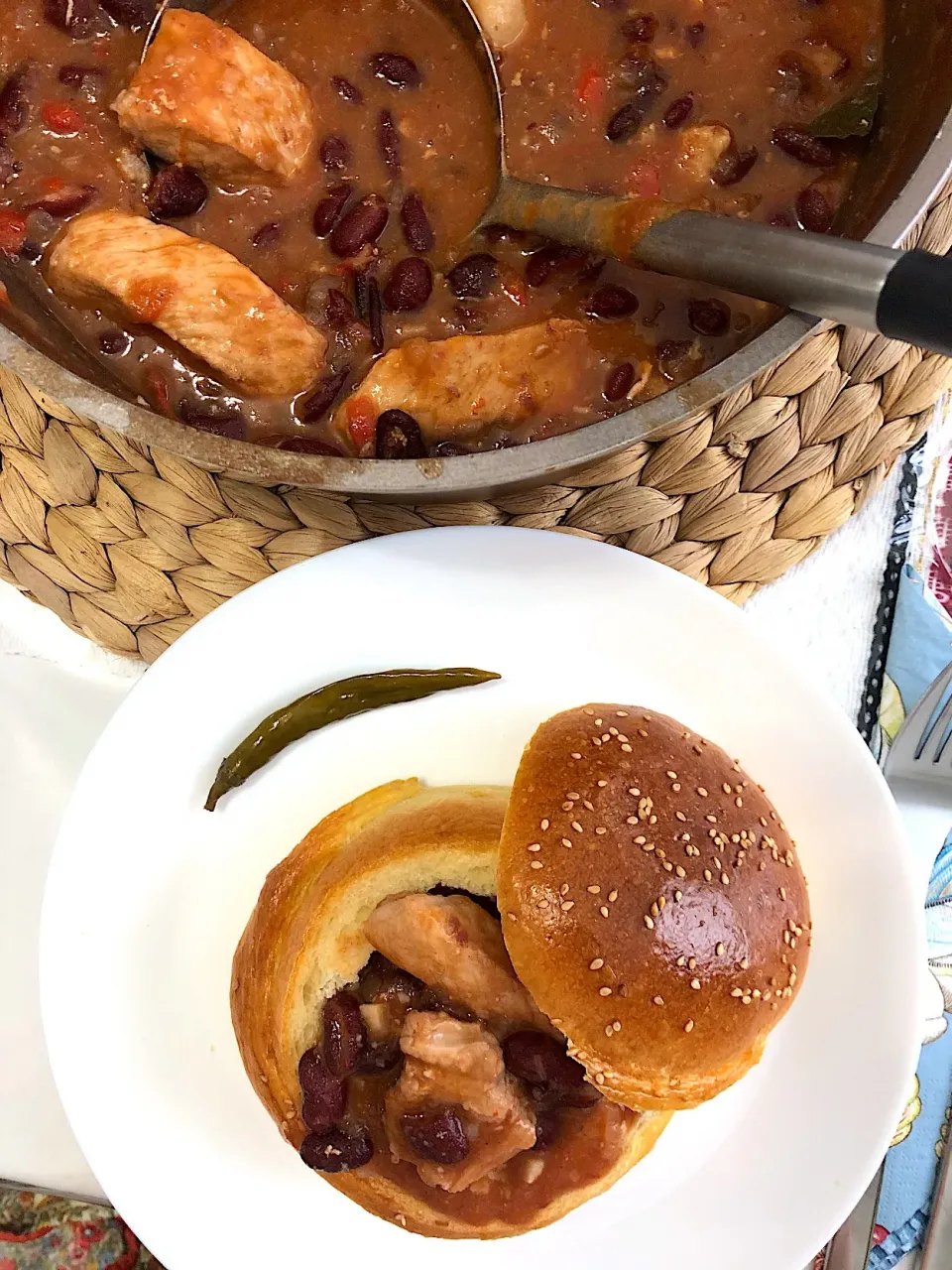 Mâncărică de fasole cu carne de porc in bread bowl🐖🥖🇷🇴|aястасияさん