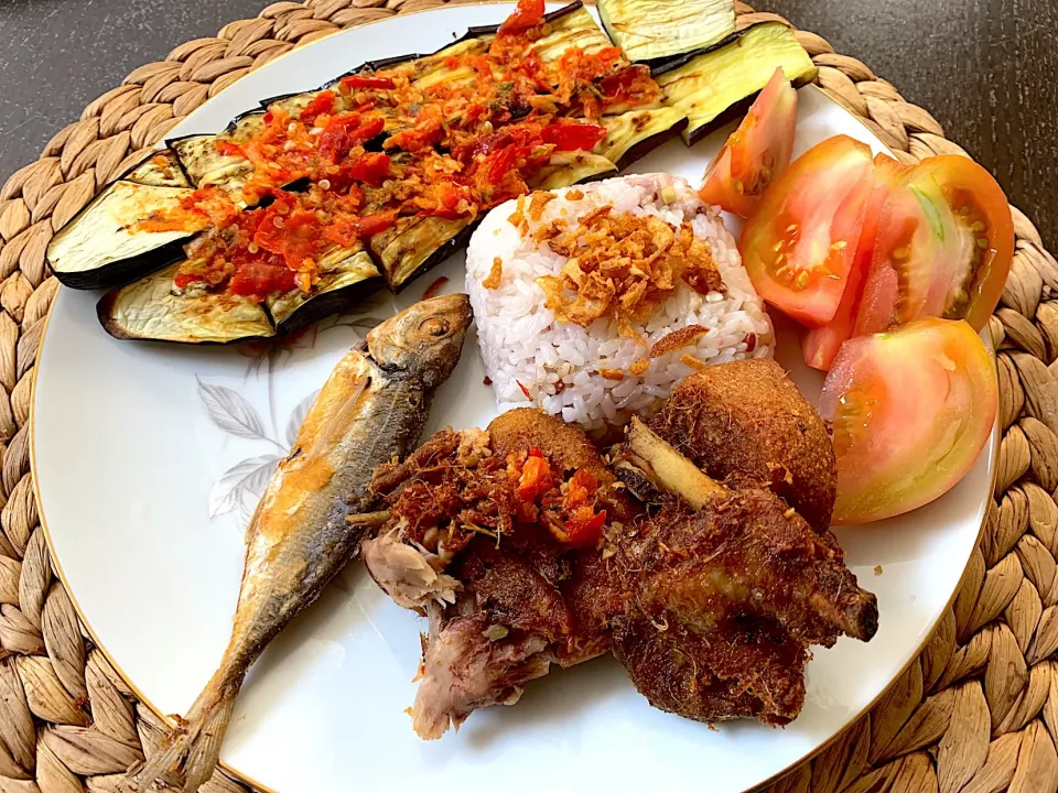 Bebek goreng terong penyet bakar|yeni kartikasariさん