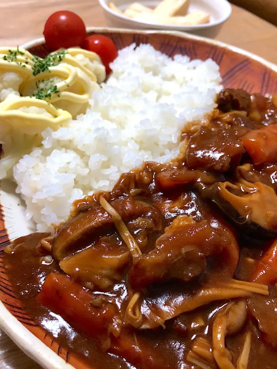 牛すじときのこのストロガノフ 山ウドの味噌マヨネーズ|ミウトおかんさん