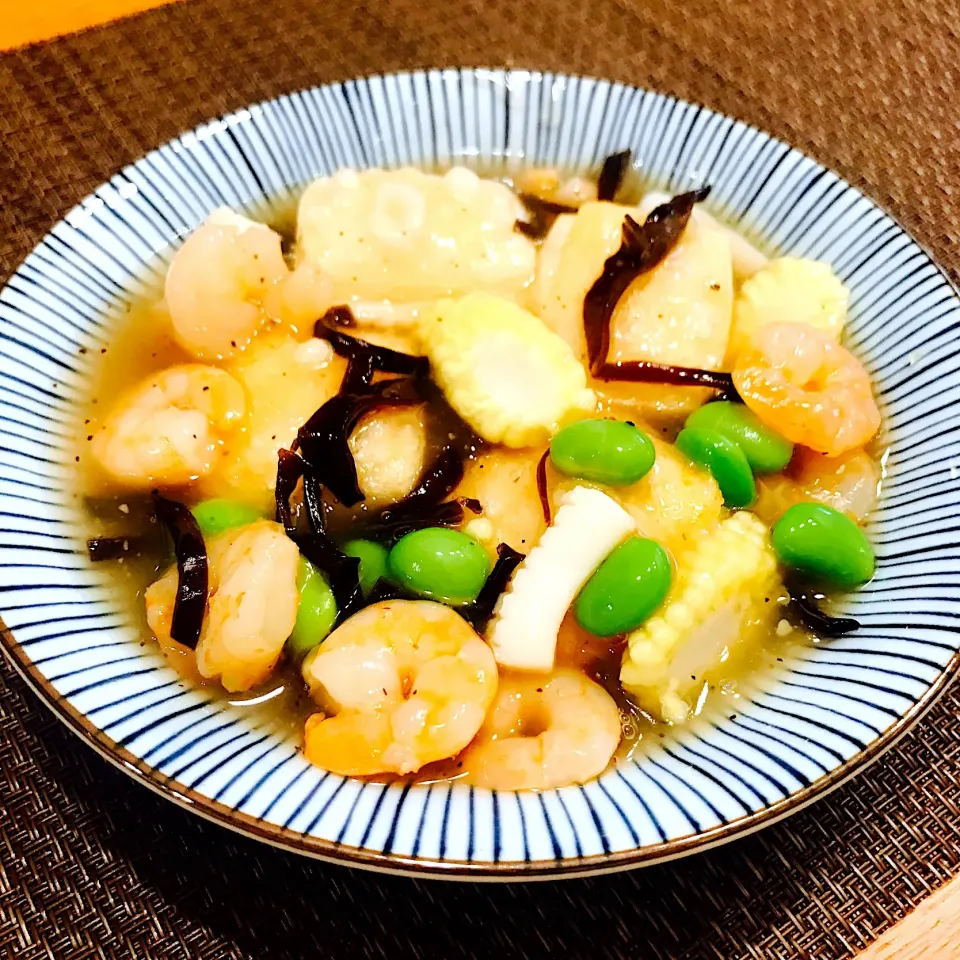 揚げ餅の海鮮あんかけ
油で揚げて揚げ餅に♡そこに海老・イカ・きくらげ・枝豆・ヤングコーンであんかけ
ヤングコーンは皮付きを剥いて茹でました
水煮と違い香りも味も良い🌽
#揚げ餅の海鮮あんかけ
#揚げ餅|いちごさん