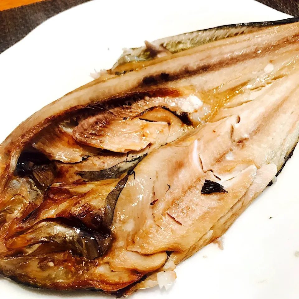 焼き魚 ホッケ
身がほろほろ取れて美味しい🐟オーブンからお皿に移すのに失敗
身があらら😱
#ホッケ
#焼き魚|いちごさん