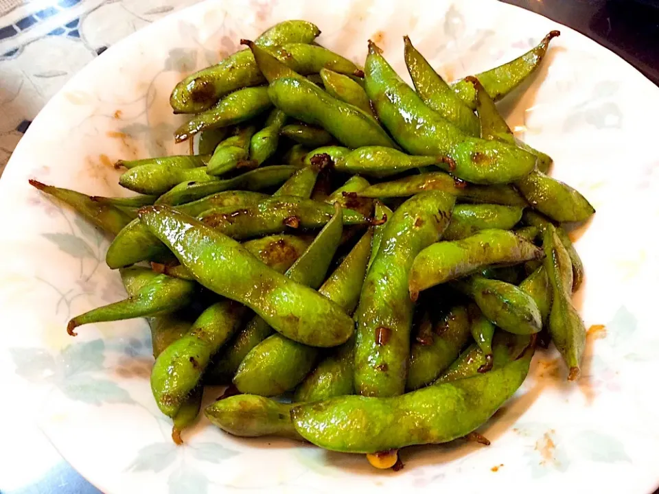 枝豆さん😋
オイスターソース炒めでいただきます❣️|アライさんさん