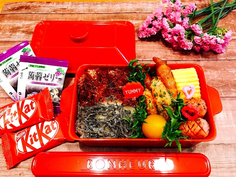 JKお弁当
#ヤングコーンの肉巻き
#卵焼き
#ウインナー
#カニカマの磯辺揚げ
#おかか
#塩昆布
おやつ
#キットカット
#蒟蒻ゼリー|いちごさん