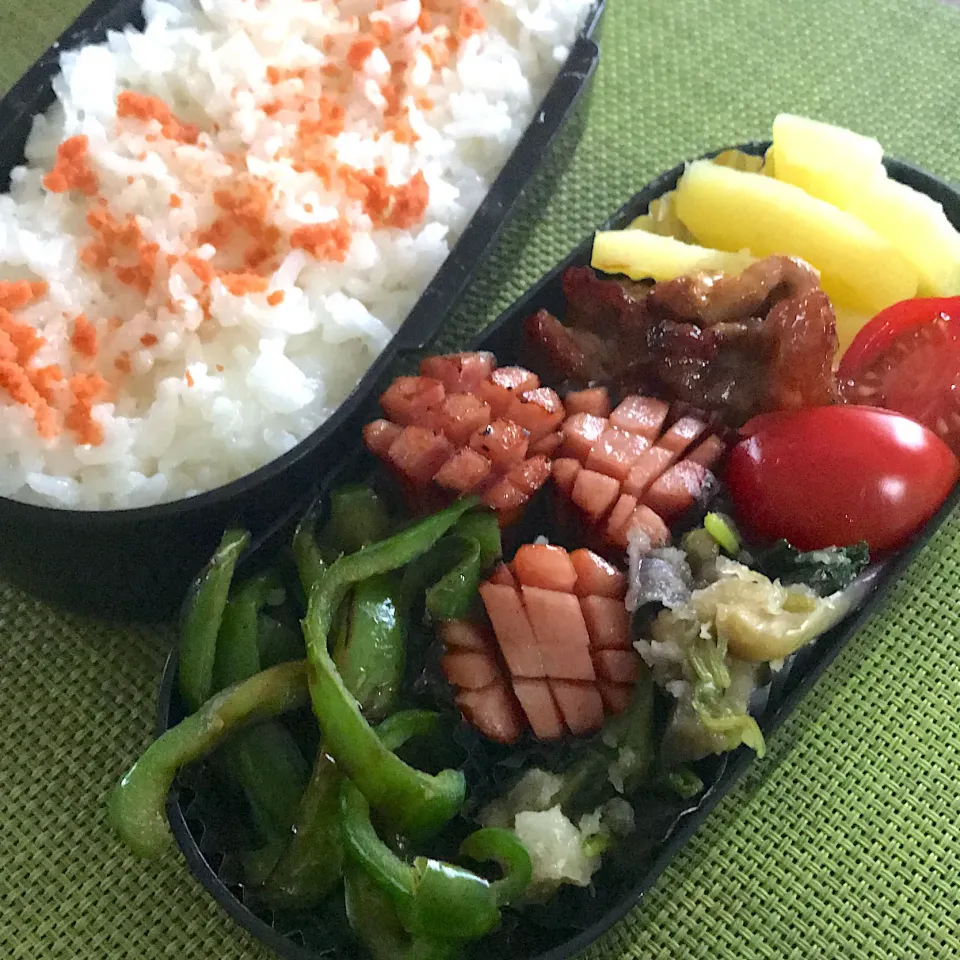 今日のお弁当🍱
豚の生姜焼き

今週もスタートです
5月も後半戦
頑張って
まいりましょう٩( 'ω' )و

今日も気をつけて
いってらっしゃい👋😊|mokoさん