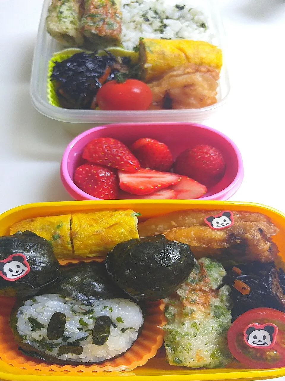 ☆園弁当＊４歳児☆毎度のリクエスト(´･ω･｀)ひじき煮＊竹輪磯揚げ＊ｼﾗｽ葱玉子焼き＊であとはカジキの唐揚げ＊ミニトマト＊苺|ｼｮｺﾗさん