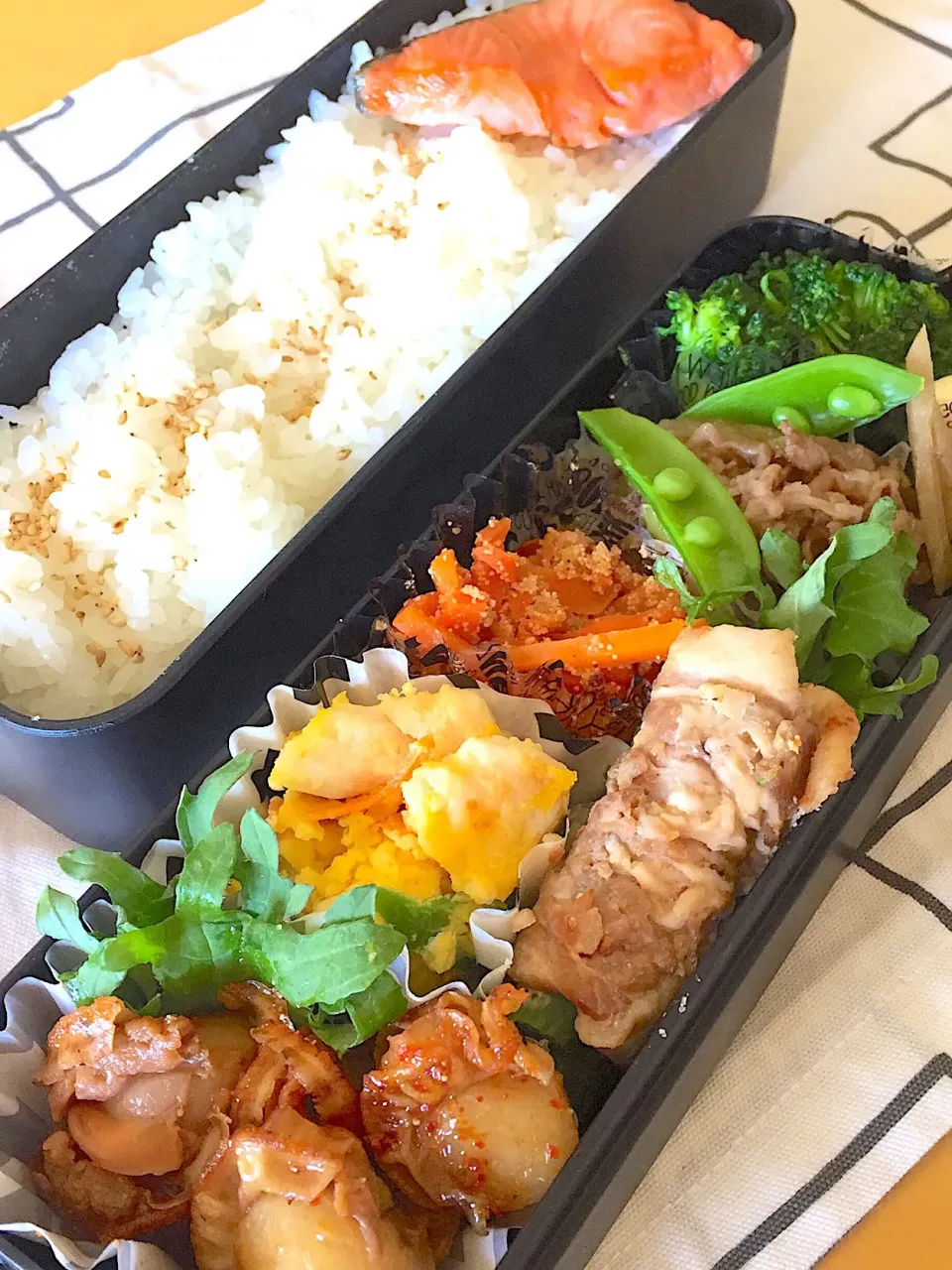 Snapdishの料理写真:牛ごぼう煮と鶏のピカタのお弁当|Lily2525さん