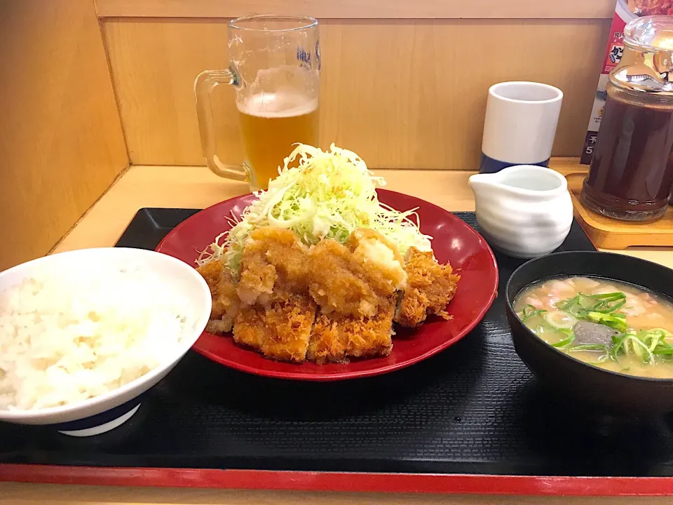 Snapdishの料理写真:夕方から明日にかけて大雨予報の夜勤明けおろしカツ定食&生ビール🍺で食い溜めかぁ😊|Tarou  Masayukiさん