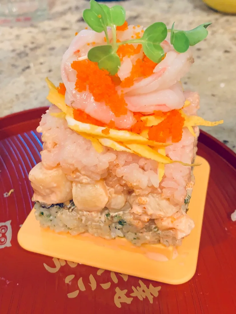 Pink shrimp sushi burger|twinwoodconnieさん