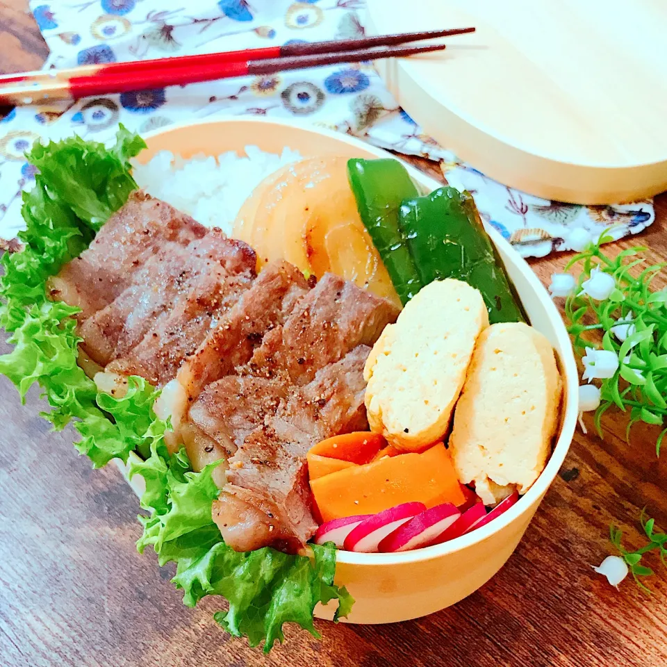 ちょっと贅沢して、ステーキ弁当|はなままさん