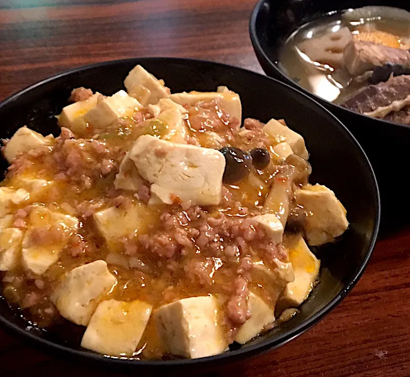 昼ごはん☀️☀️☀️☀️断酒39日目
麻婆豆腐丼と常務作！鯖缶のみそ汁٩( ᐛ )۶|ぽんたさん