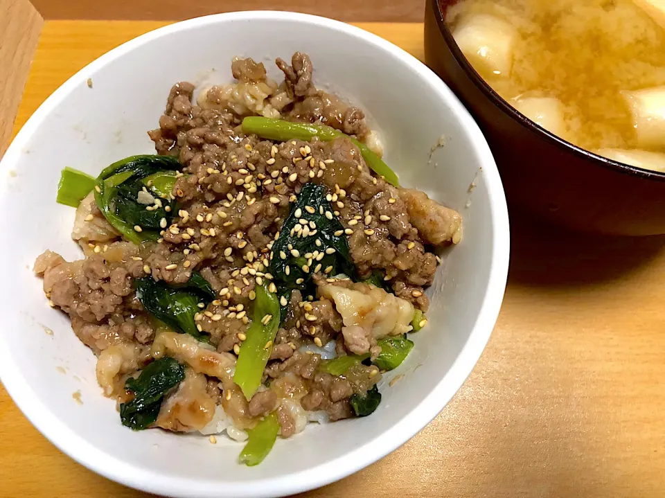 豚と小松菜のあんかけ丼
味噌汁|ももんぐさん