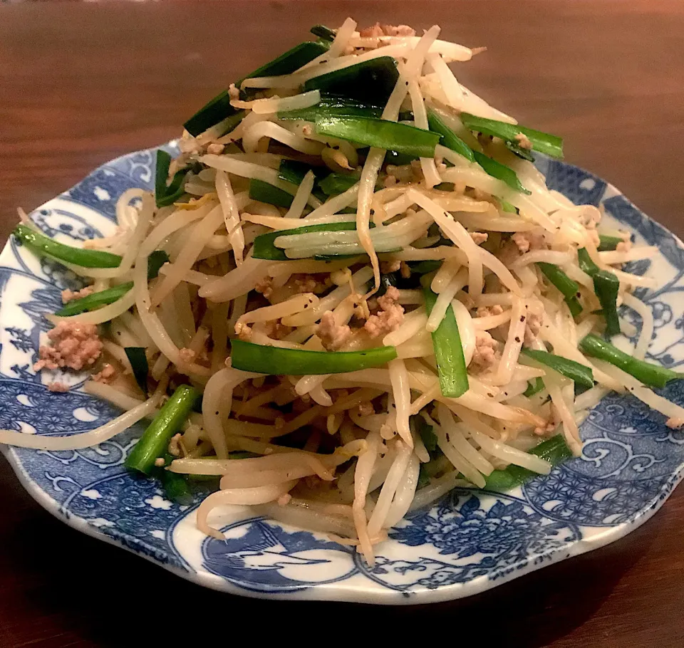 もやしとニラと豚ひき肉の炒め🥗|うさぎママ🍷さん