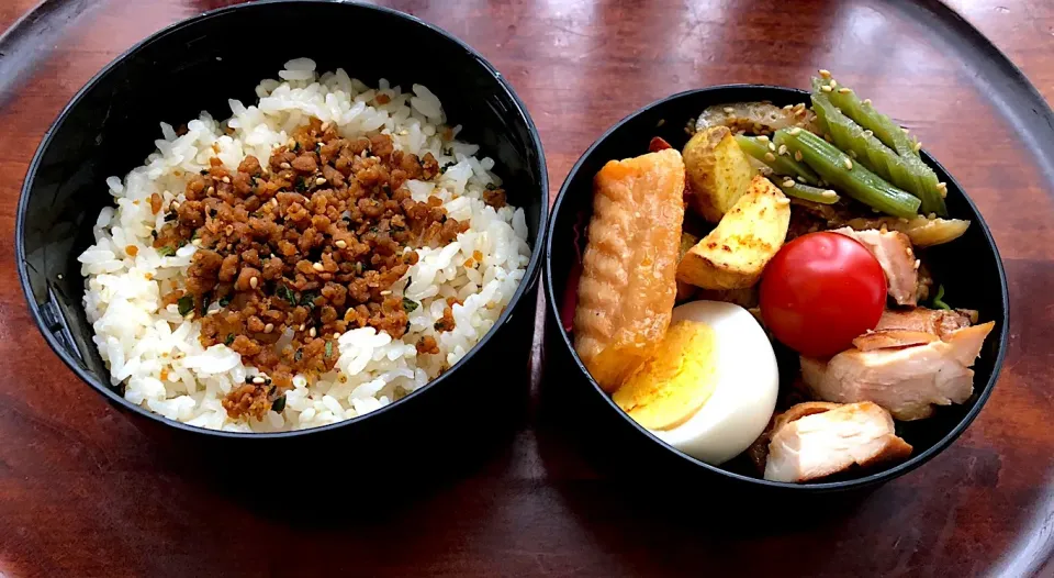 Snapdishの料理写真:本日の息子弁当🍱🍙🍱🍙鮭ハラス🐟チキン照り焼き🥩フキきんぴらなど #札幌  #中島公園  #snapdish  #息子弁当  #チキン|Yukie  Toriseさん