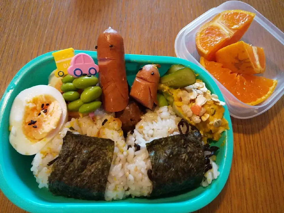 Snapdishの料理写真:大雨だけどデラックス遠足弁当😂|まきごろうさん