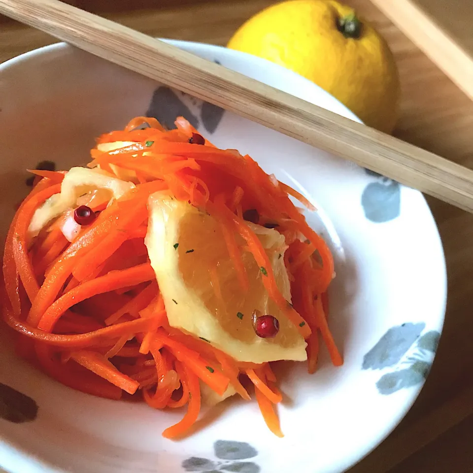 ひとみんΨ(*´∀｀)Ψさんの料理 小夏💛人参🧡さわやかサラダマリネ♪|るん♪さん