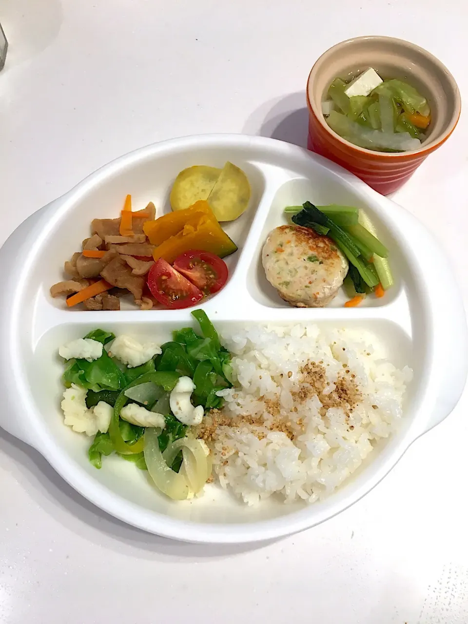 Snapdishの料理写真:5／17金)1歳9ヵ月ご飯
イカと野菜のレモン醤油炒め|airi-nさん