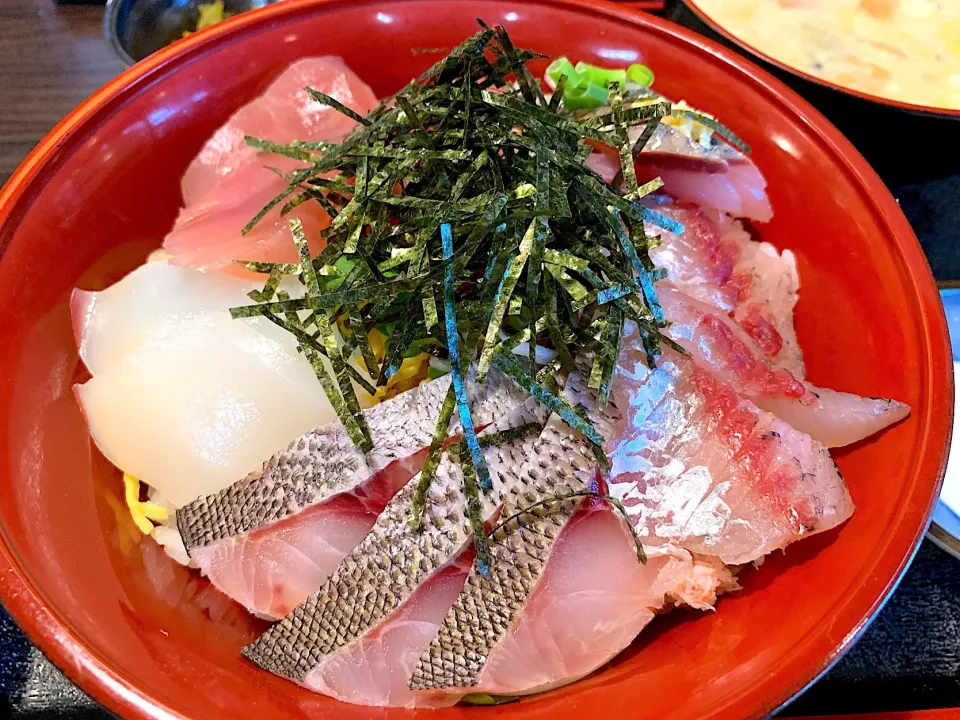 日替わり海鮮丼|ぶりっとさん