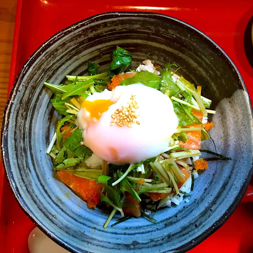 サーモンユッケ丼🐠|なお🅿️さん