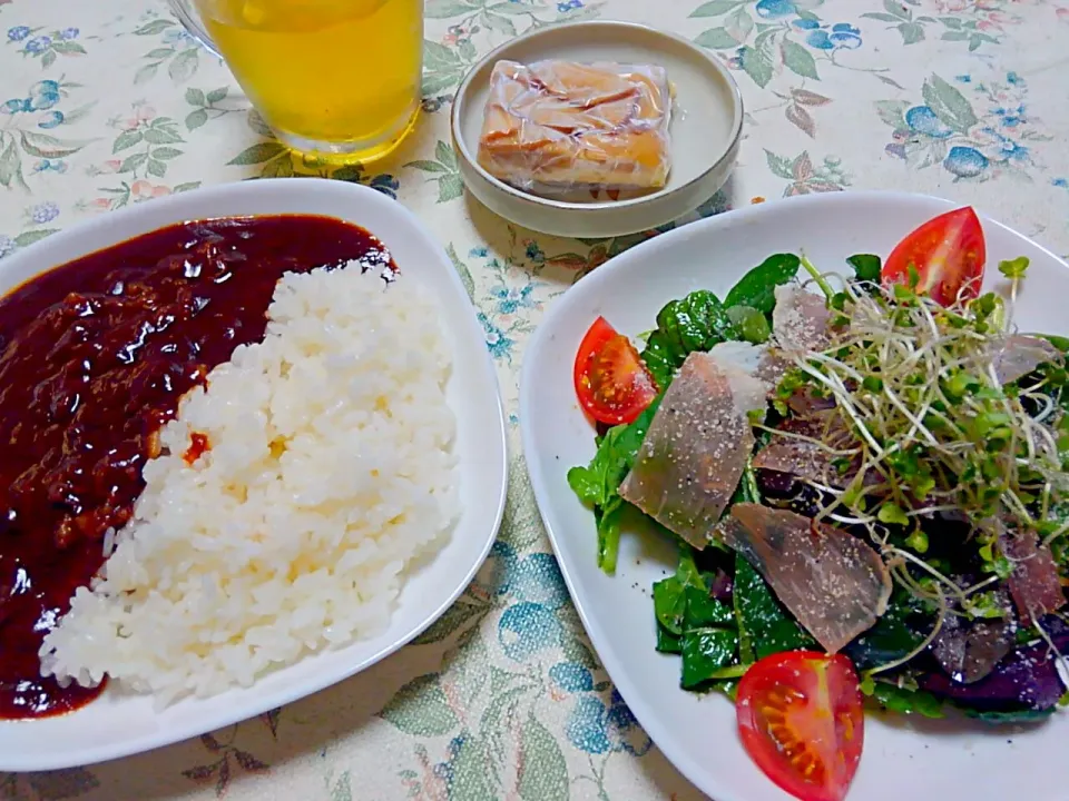 レンチンハヤシライスと生ハムとベビーリーフのイタリアンサラダ　冷凍していたりんごのタルト最後|うたかた。さん