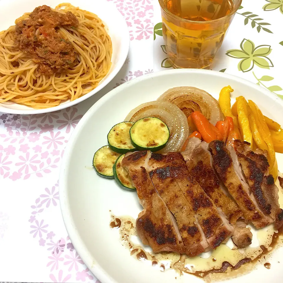 チキンソテーとツナ入りトマトソーススパゲティ|まみっこさん