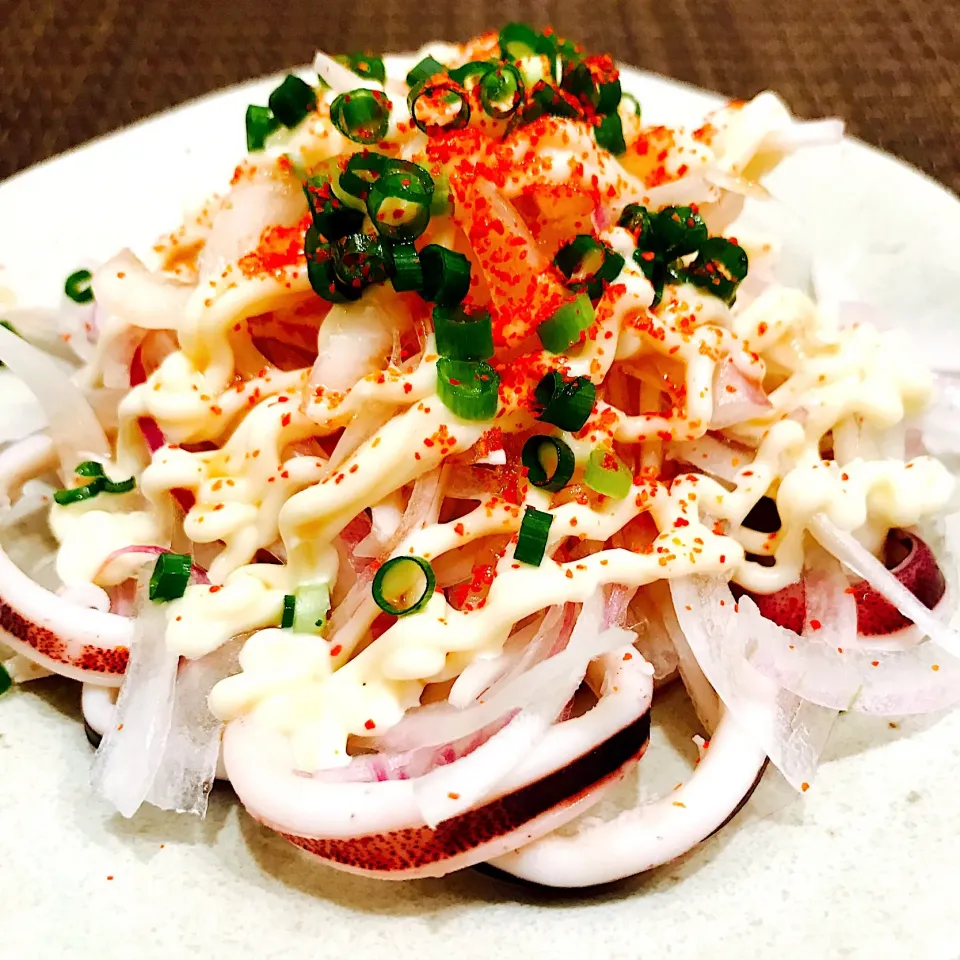 イカのポンマヨ和え
茹でイカ柔らか🦑→紫玉ねぎスライス→マヨネーズ→一味→ポン酢
さっぱり〜たまねぎのスライスうまうま😍
#イカのマヨポン和え|いちごさん