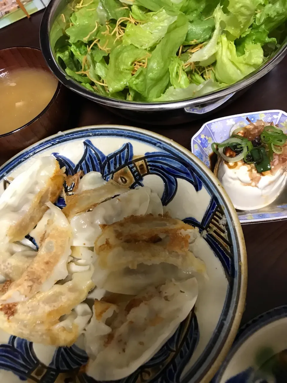 5月21日晩ご飯。王将チーズ餃子、無限レタス、冷奴。|あやさん