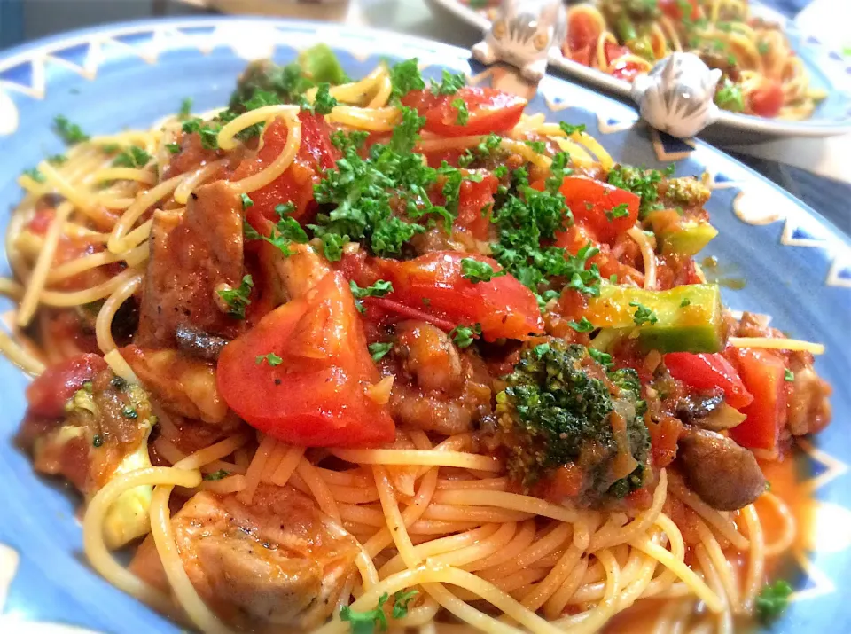 煮込んだトマトと🍅フレッシュなトマトのトマトソースパスタ
鳥肉とブロッコリーで🥦 ^_^|Takeshi  Nagakiさん