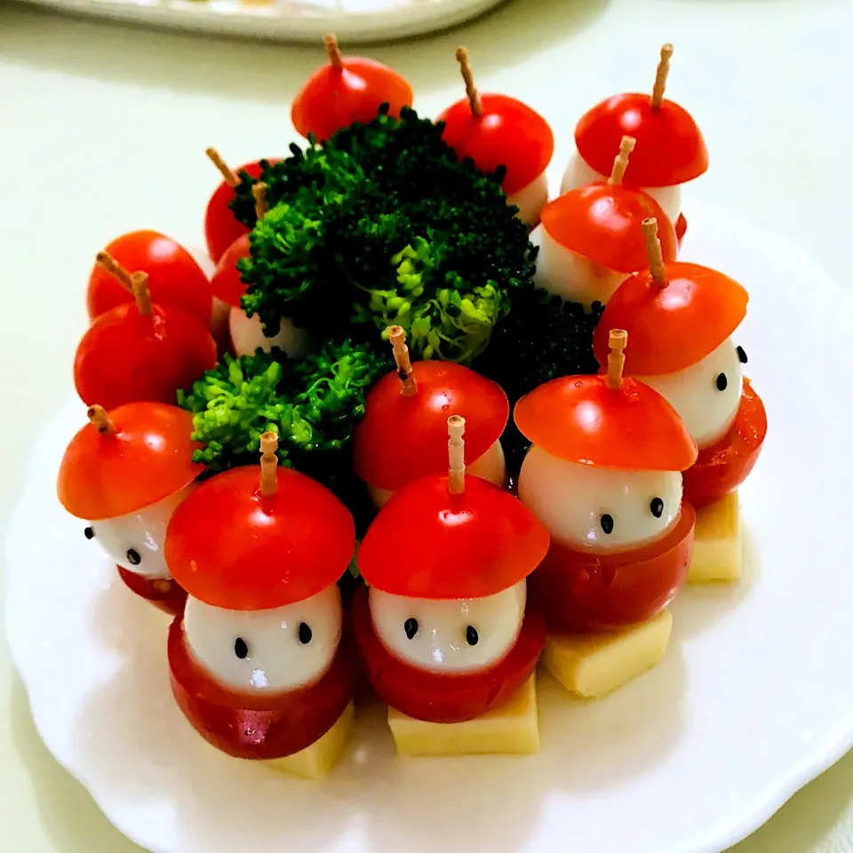 Snapdishの料理写真:ミニトマトサンタ🎅|ちゃべさん