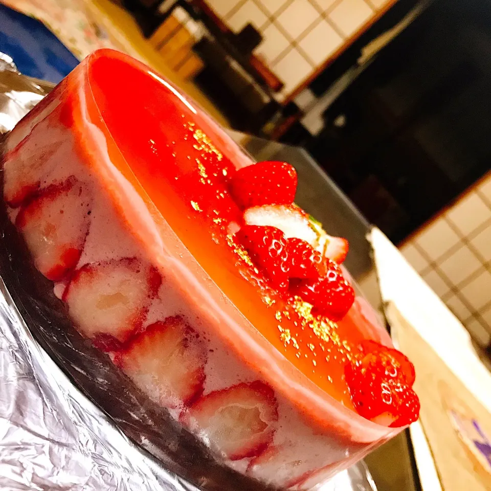 Snapdishの料理写真:いちごムースケーキ🍓🎂|きえさん