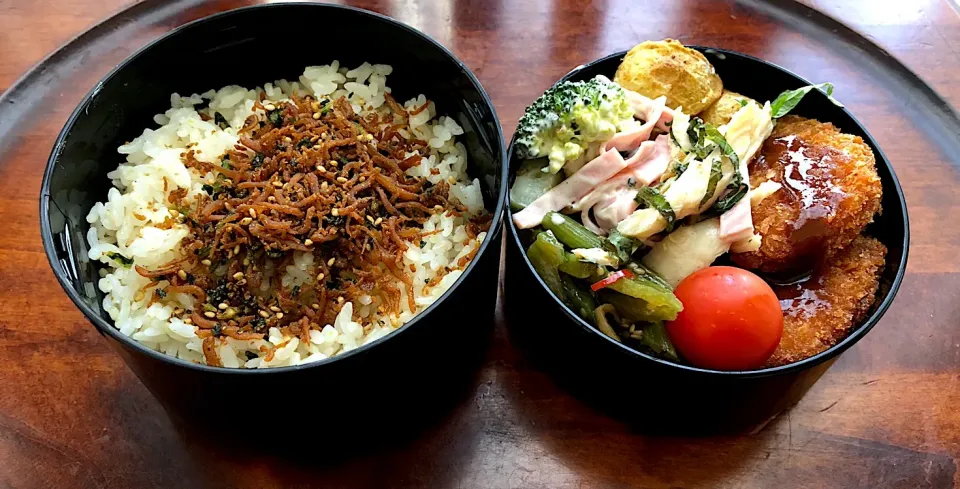 Snapdishの料理写真:本日も息子弁当🍱🍙ハムカツ🥩ささみと大葉の玉ねぎドレッシング和え（セゾンファクトリーの新玉ねぎドレッシング使用）ブロッコリー🥦フキのきんぴら🍜 #札幌  #中島公園  #snapdish  #ハムカツ  #ブロッコリー🥦  #ささみ|Yukie  Toriseさん