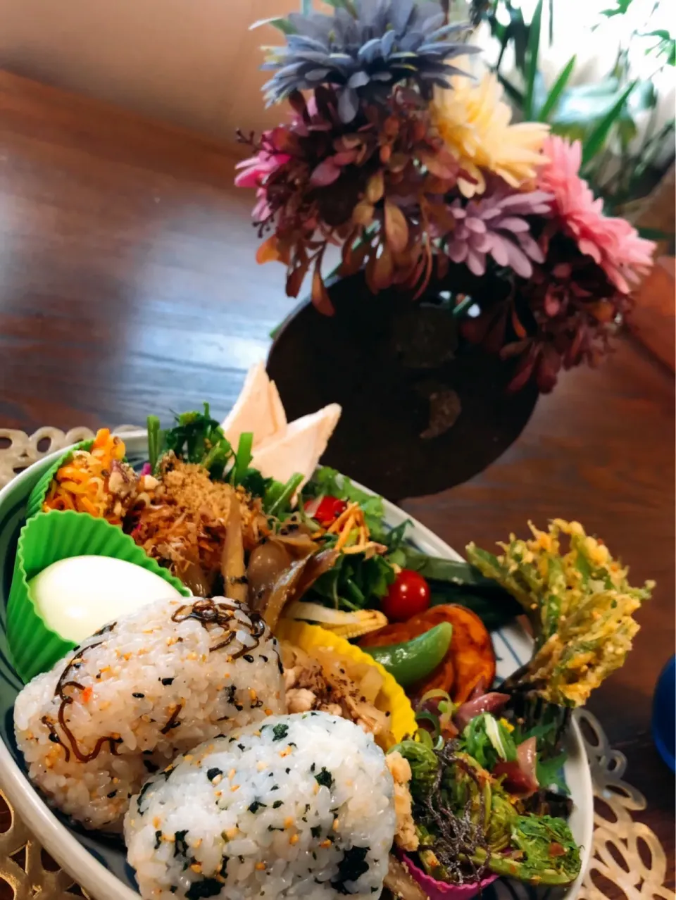 春の食材モリモリ😊ワンプレート弁当
#ウドのきんぴら
#コシアブラ
#おむすび
#野菜たっぷり
#ヘルシーご飯
#切り干し大根
#|Miyuki Tanakaさん