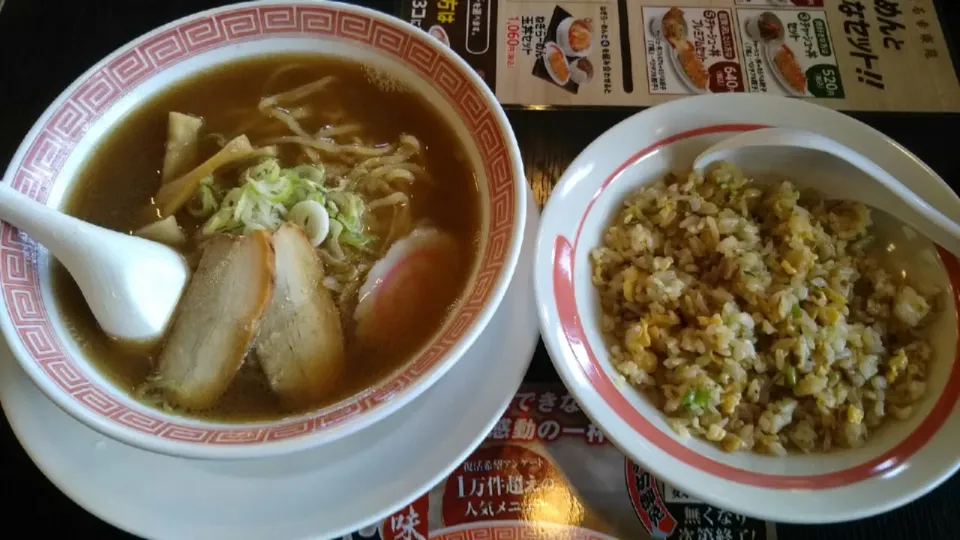 煮干しラーメン🍜🍥と半チャーハン|小田桐昭一郎さん