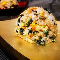 お茶漬け🍵の素で簡単♪♪
【わかめと卵とねぎの炒飯 】♪♪