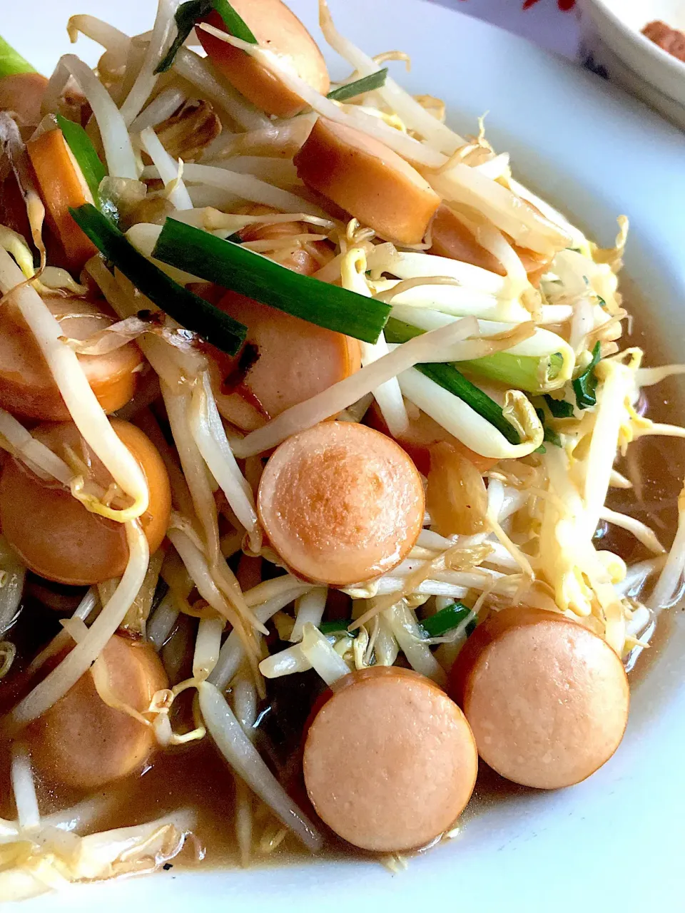 Fried bean sprouts with sausage..
🥗🥖🥖|Muaylek Thanomsriさん