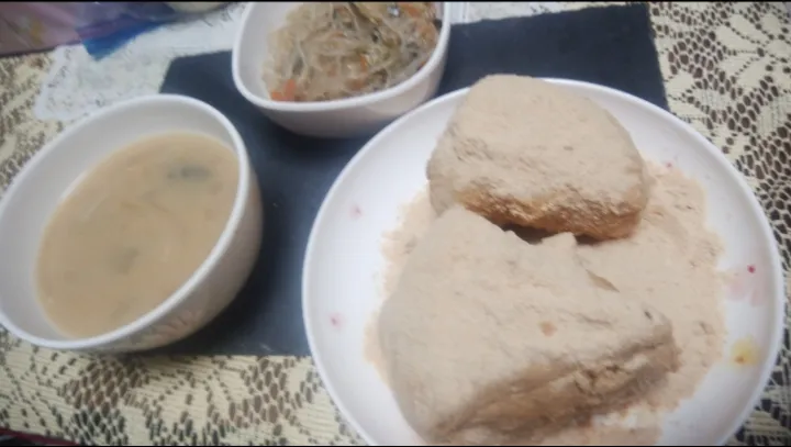 おやつ晩御飯。にんじんとキュウリと春雨とレタスのばんさんすう、きな粉あげぱん、じゃがいもとタマネギとキャベツの味噌汁|ローズガーデンのコックさんさん