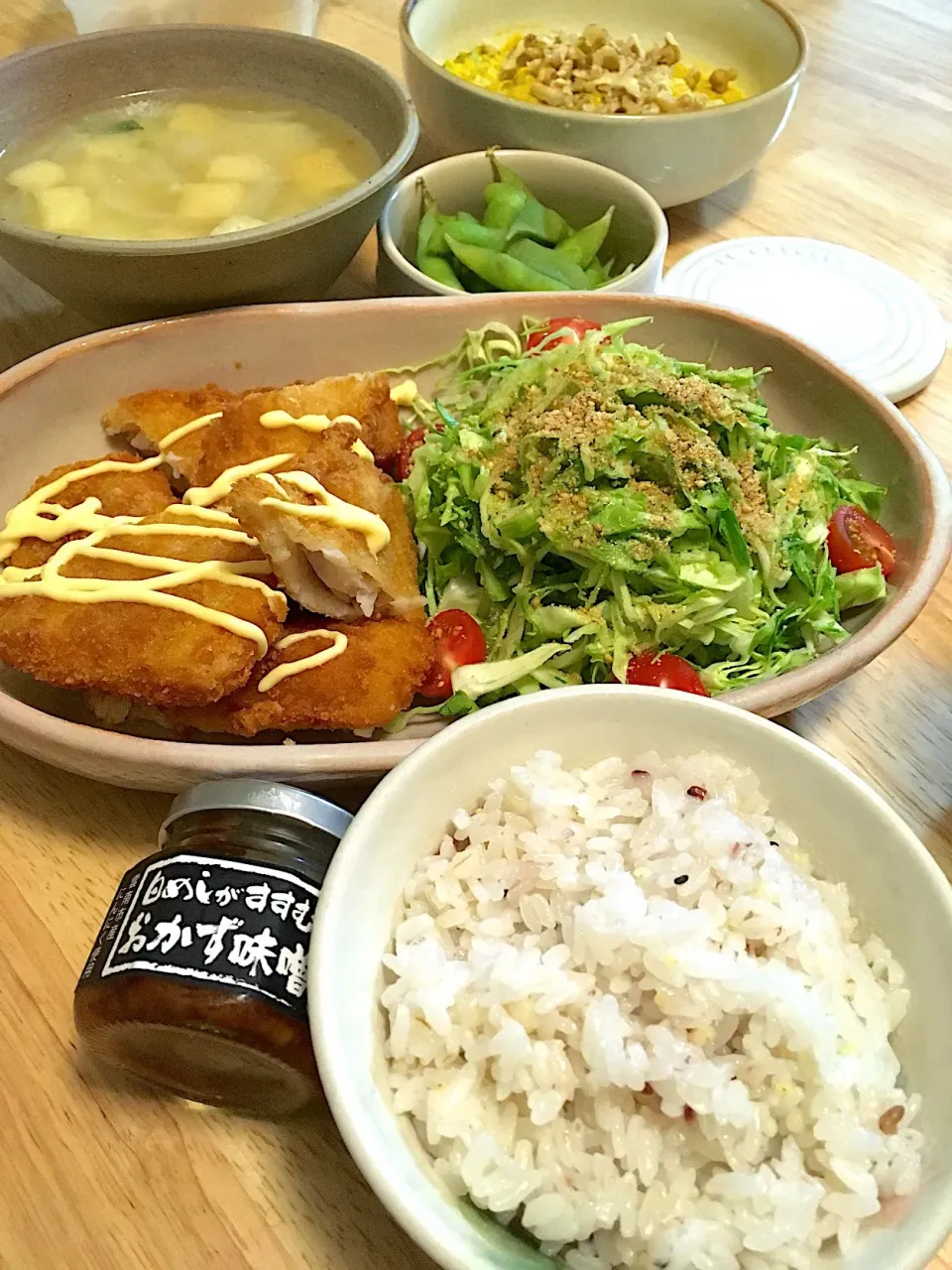 Snapdishの料理写真:手羽先塩焼き以外のお料理😊💕
ゴーヤ入りカボチャサラダ〜胡桃のせ
ホキのフライと千切りキャベツ
お豆腐のお味噌汁
枝豆
ご飯🍚
肉味噌|さくたえさん