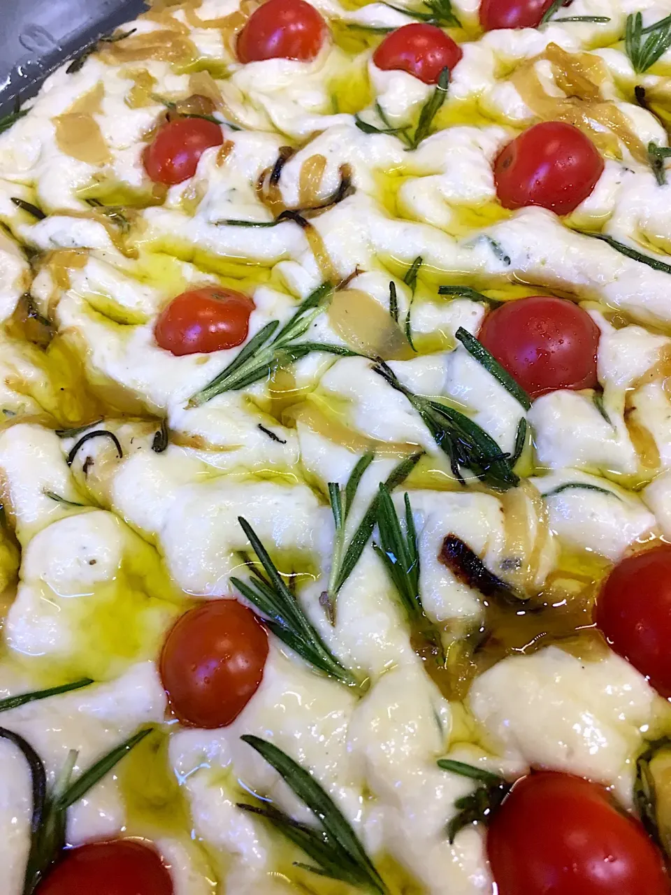 Honey and rosemary Focaccia with caramelized onions and cherry tomatoes|Charlene Kotwallさん