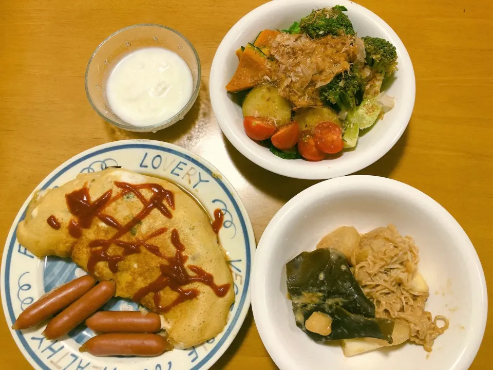 Snapdishの料理写真:とろろオムレツと納豆和風サラダ|けんさん